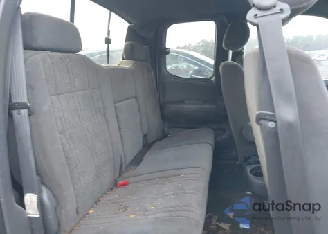 2004 Toyota Tundra Sr5 V8 z USA, uszkodzony, nr VIN 5TBRT34194S449417